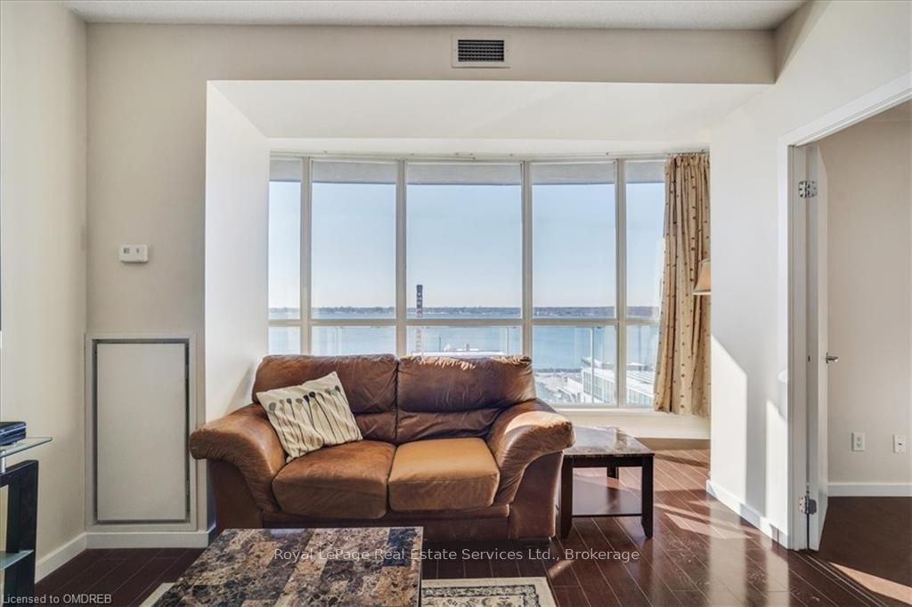 218 QUEENS QUAY, unit 1007 for rent