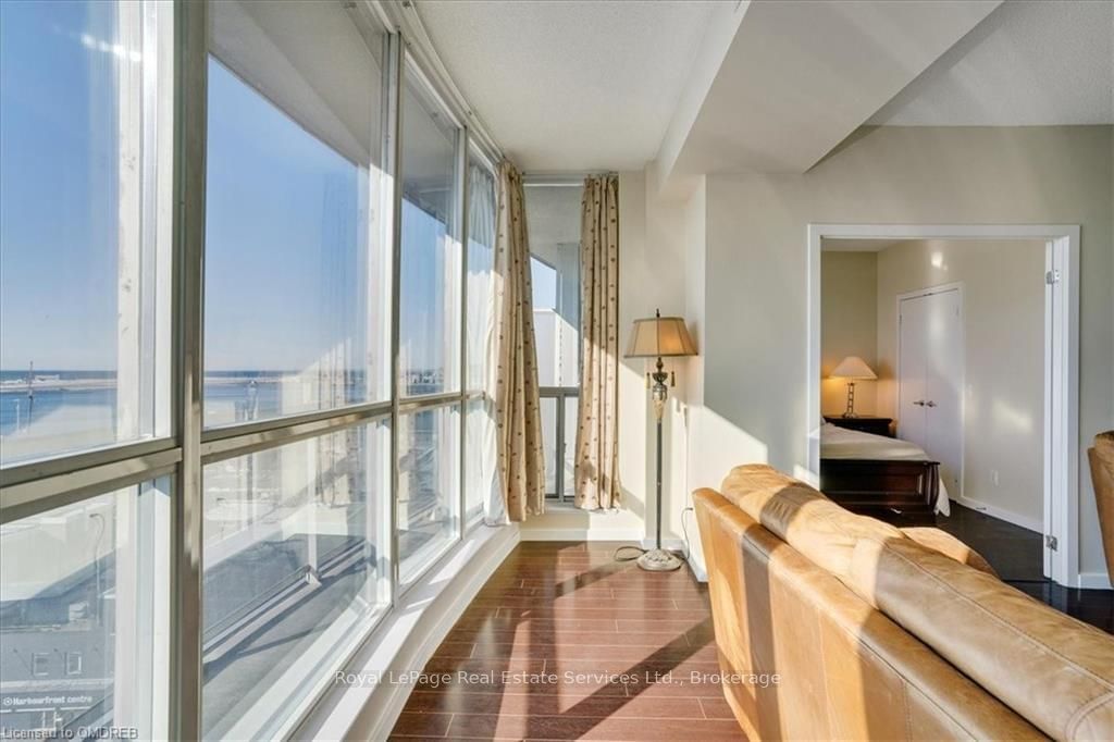 218 QUEENS QUAY, unit 1007 for rent