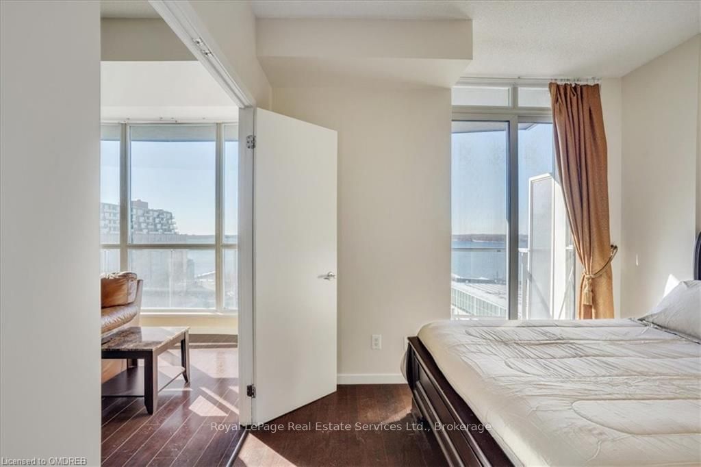 218 QUEENS QUAY, unit 1007 for rent