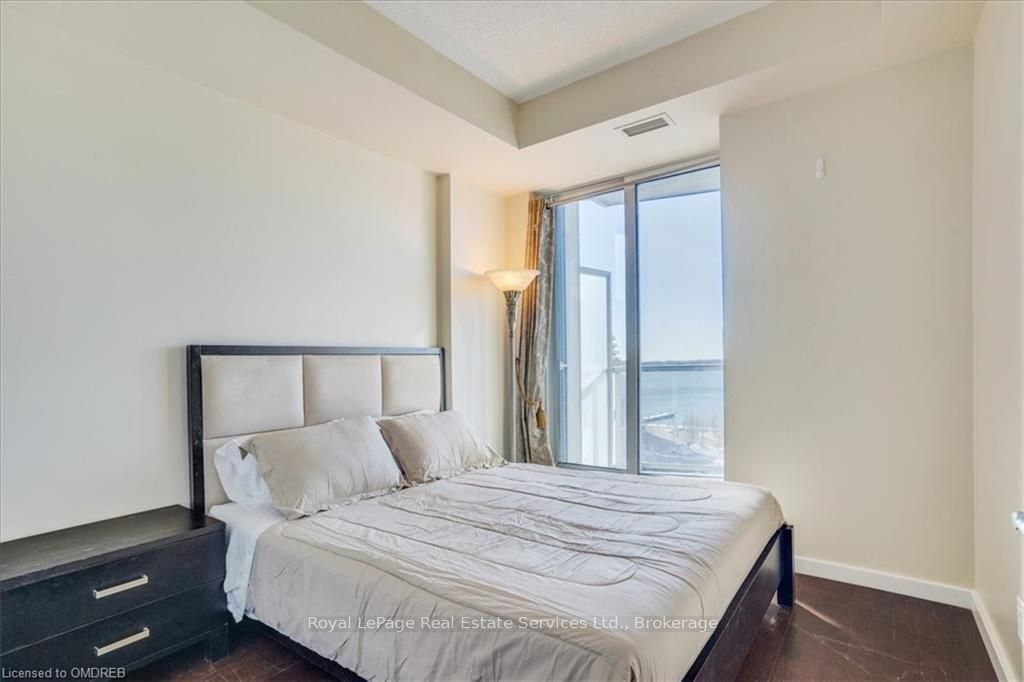 218 QUEENS QUAY, unit 1007 for rent