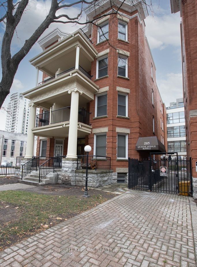 285 Queens Ave, unit 2 for sale