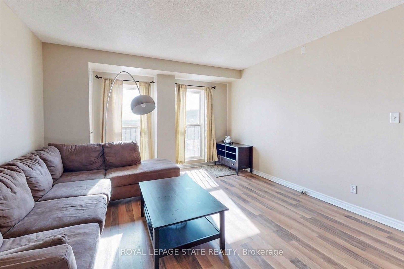 135 James St S, unit 608 for rent