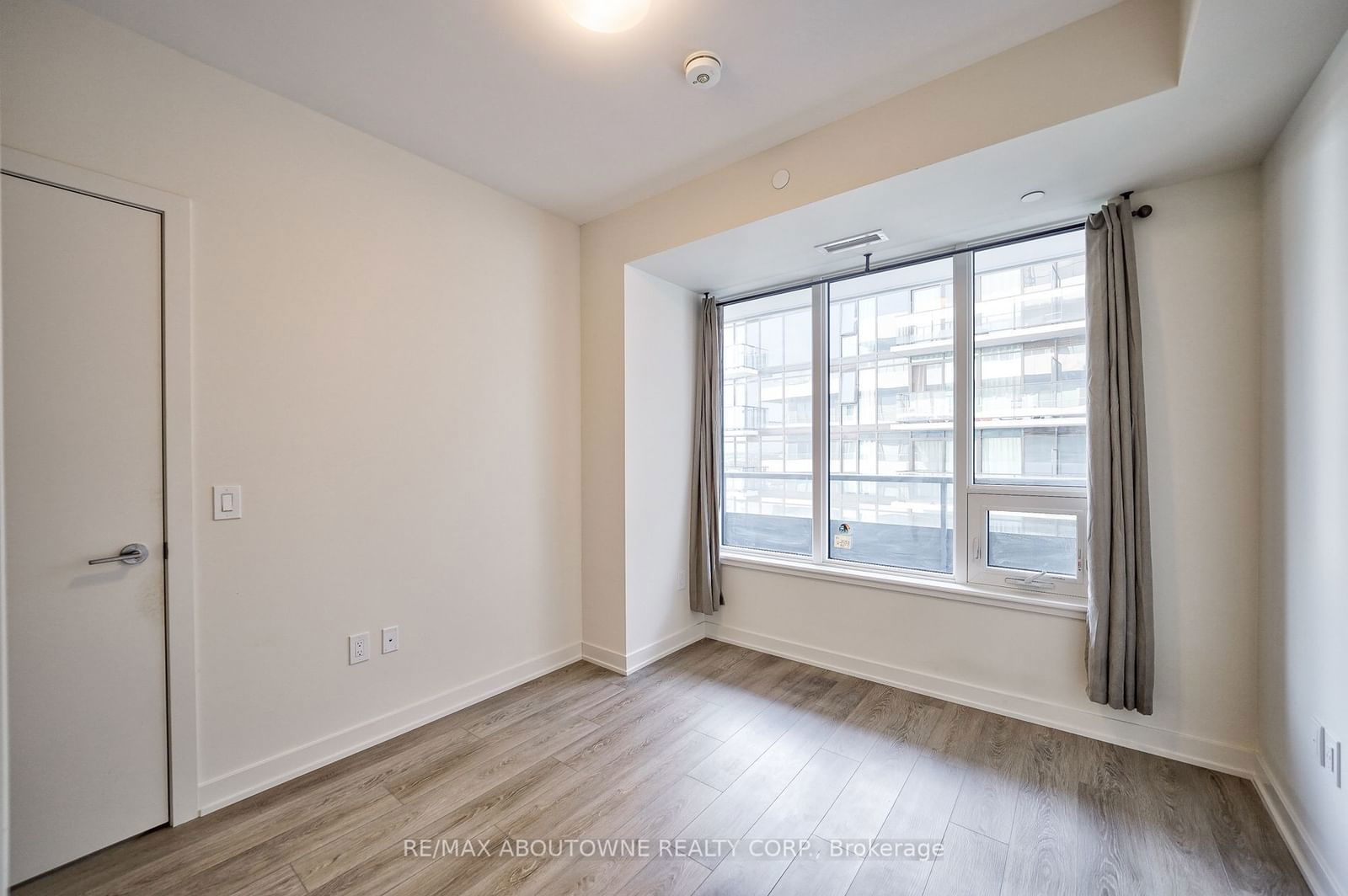 212 King William St, unit 1207 for sale