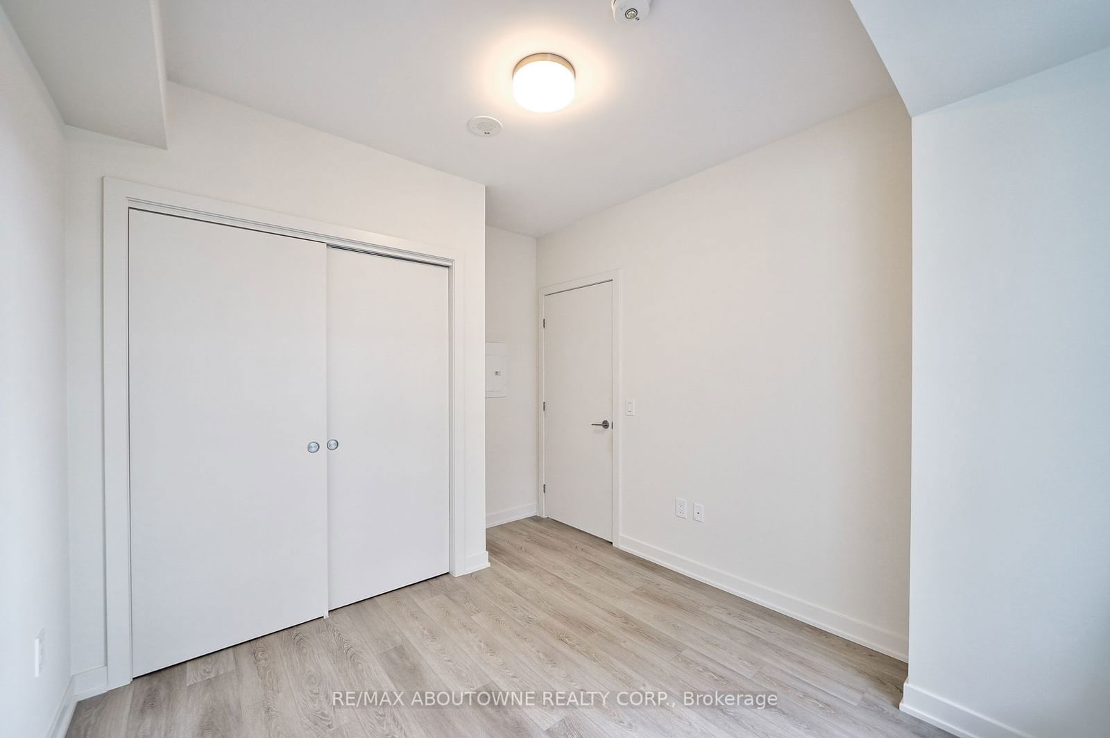 212 King William St, unit 1207 for sale