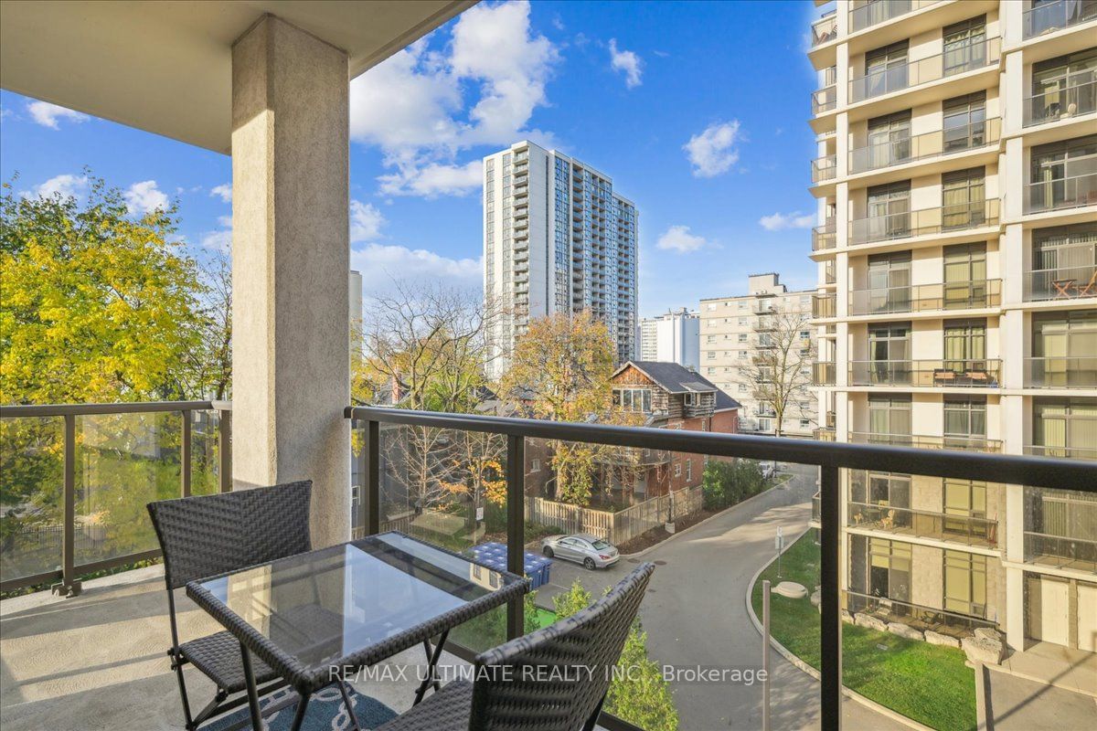 90 Charlton Ave W, unit 311 for rent