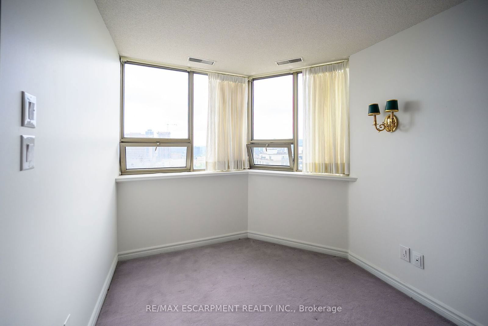 67 Caroline St S, unit 1801 for rent