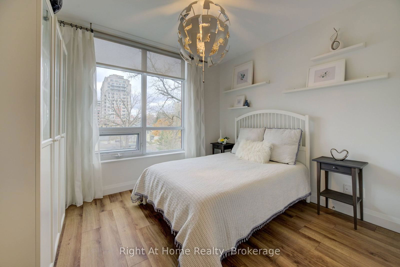 399 QUEEN St S, unit 413 for sale