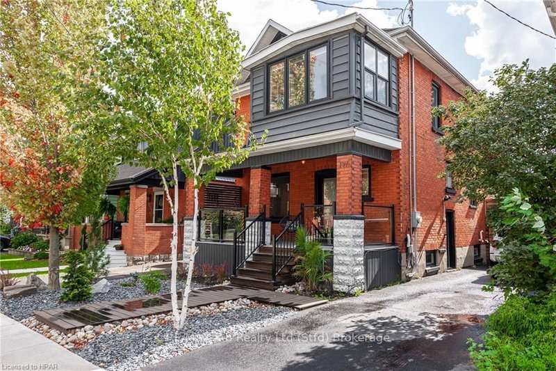 197 ALBERT St, Stratford - 3 beds/3 bath | Strata