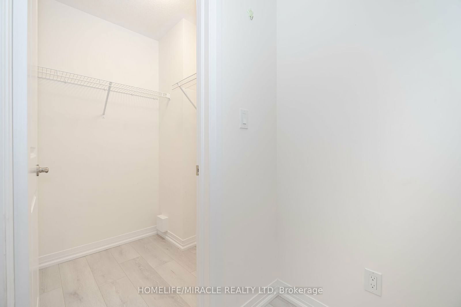 261 Woodbine Ave, unit 83 for sale