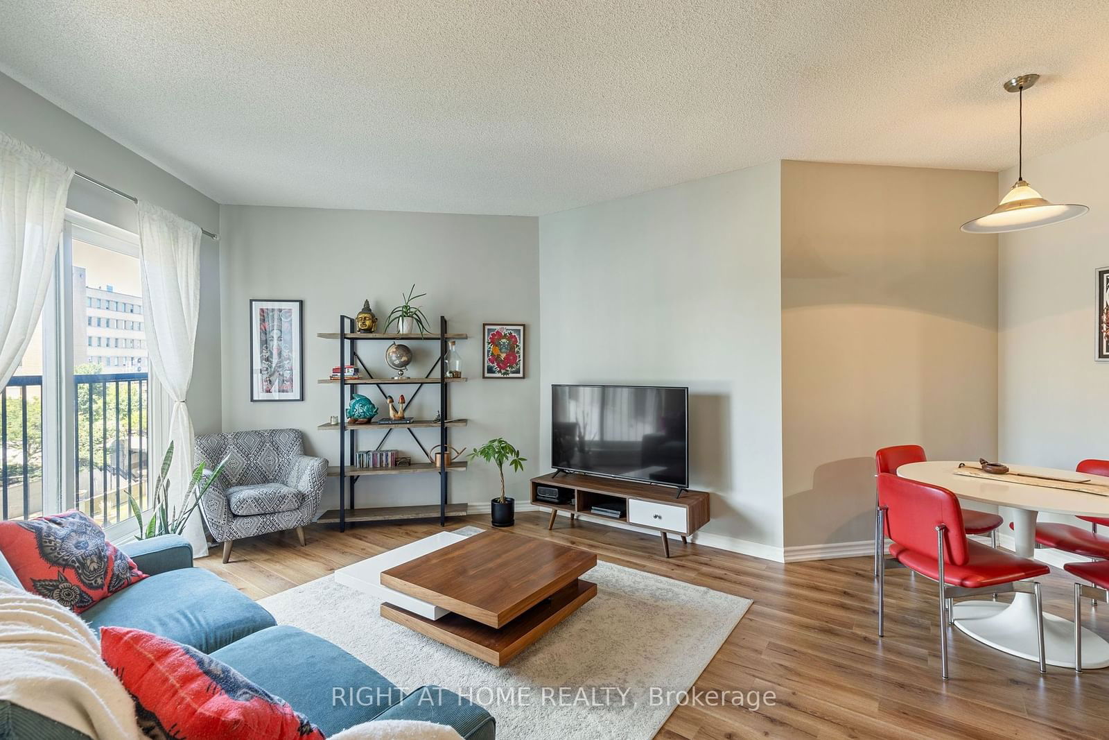 135 James St S, unit 411 for rent