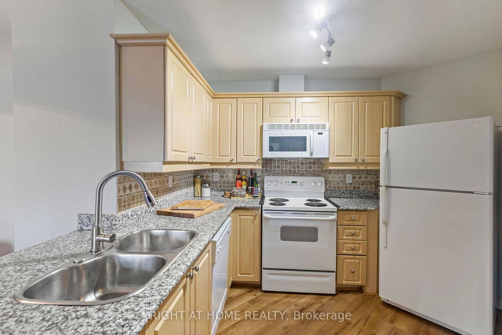 135 James St S, unit 411 for rent