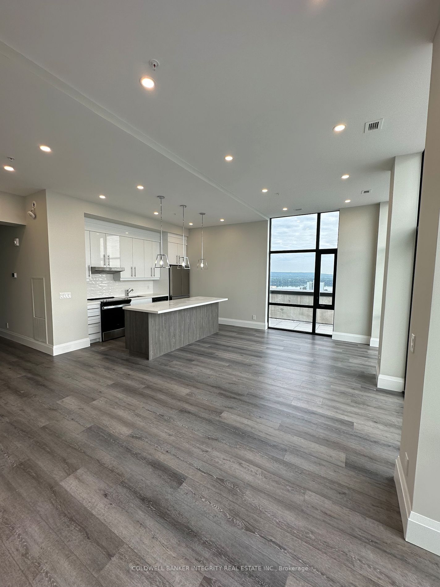 15 Queen St S, unit Ph 2404 for rent