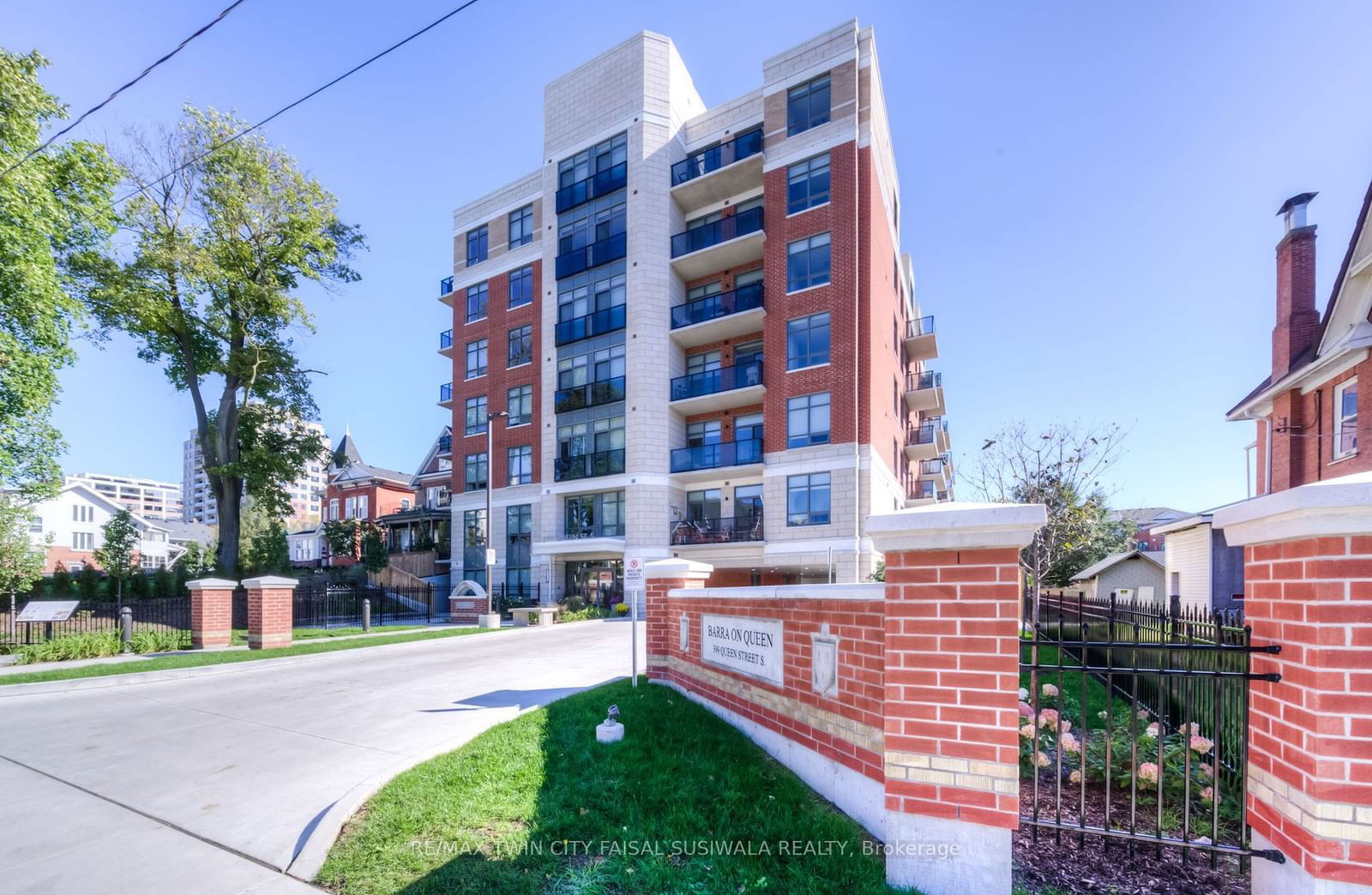 399 QUEEN St S, unit 202 for sale