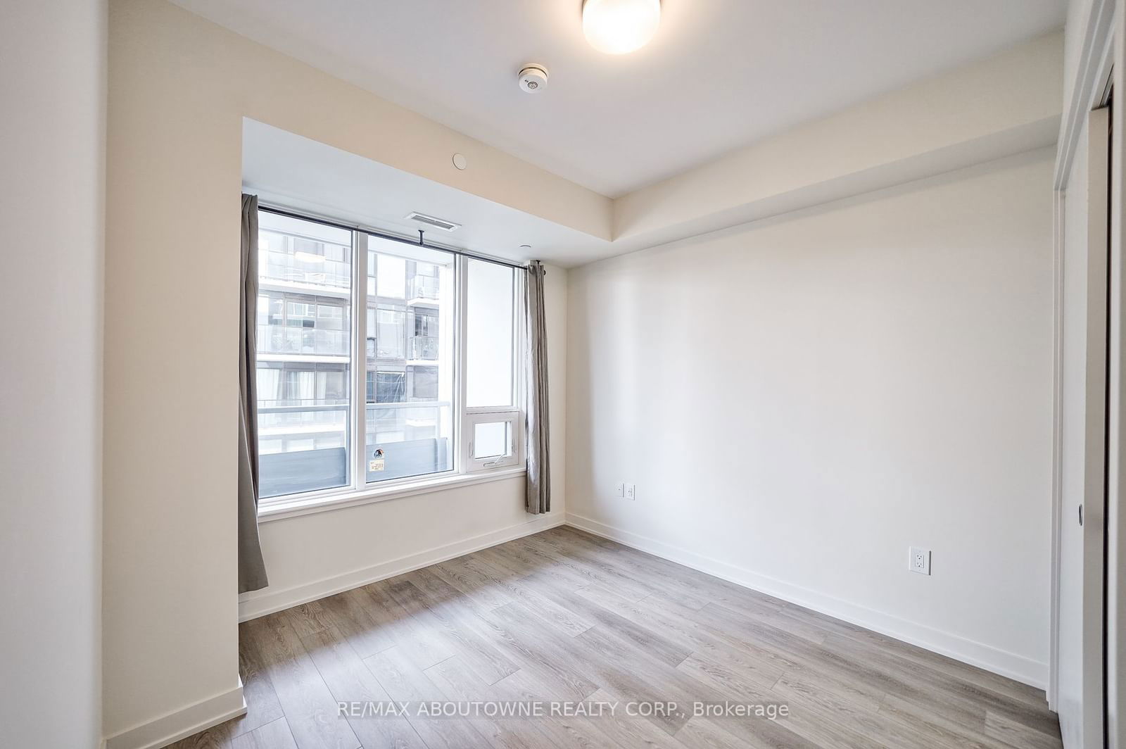 212 King William St, unit 1207 for rent