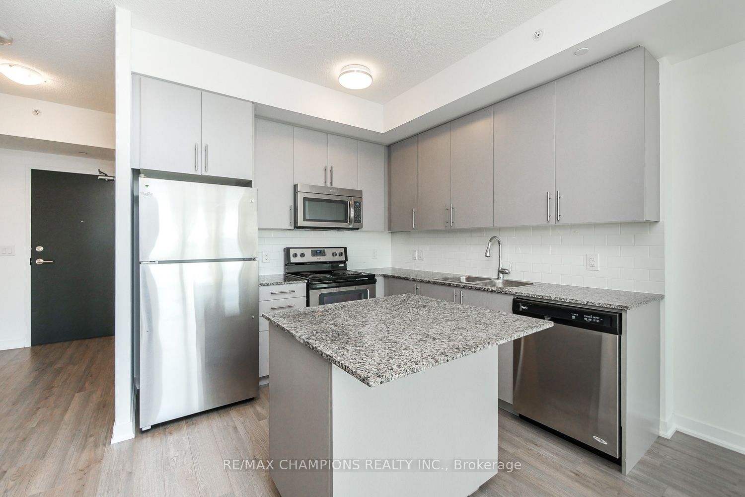 85 Duke St W, unit 709 for rent