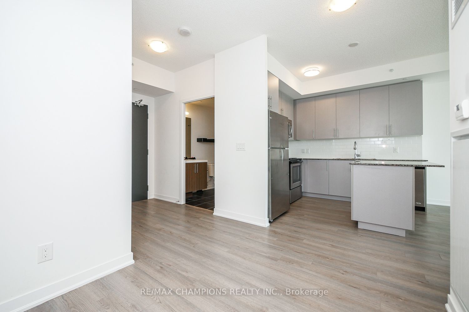 85 Duke St W, unit 709 for rent