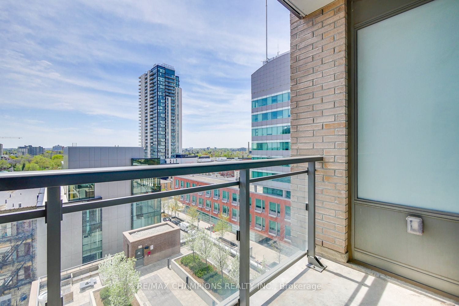 85 Duke St W, unit 709 for rent