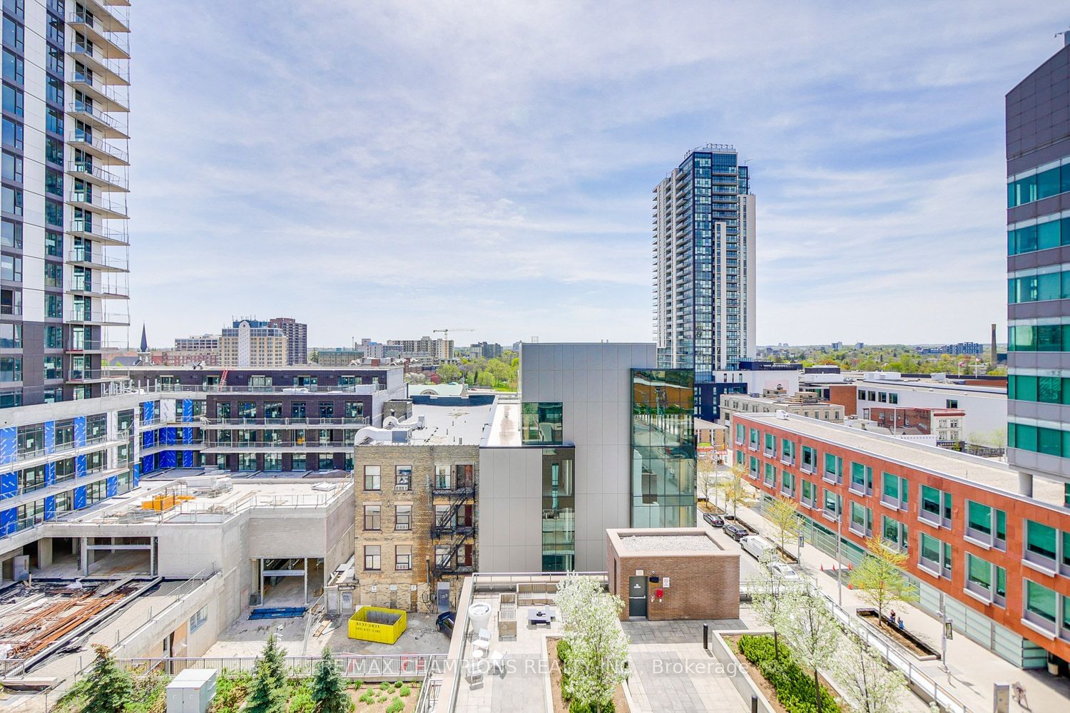 85 Duke St W, unit 709 for rent