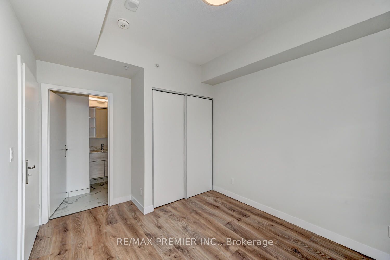 60 Frederick St, unit 813 for rent