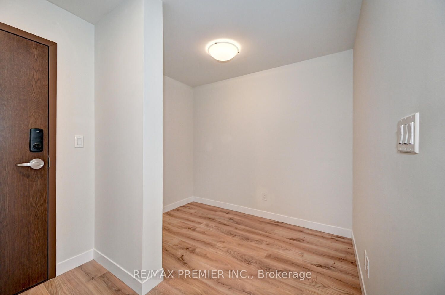 60 Frederick St, unit 813 for rent