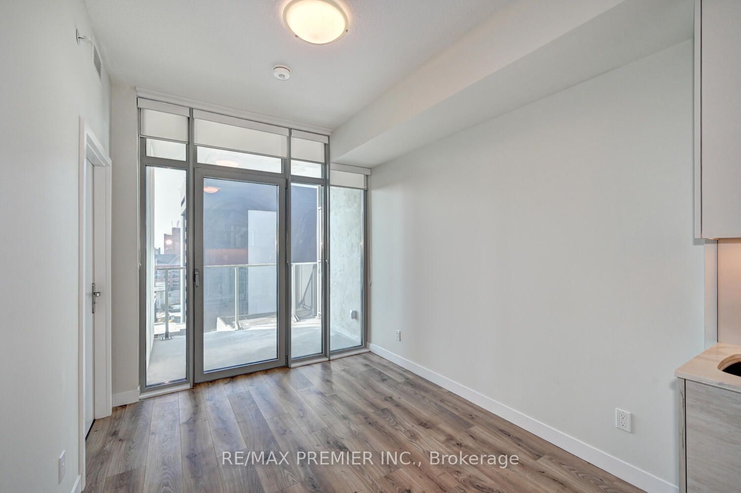 60 Frederick St, unit 813 for rent