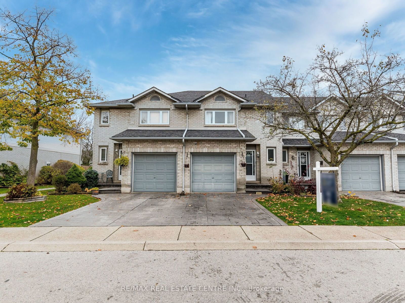 One Royalwood Court Townhomes, Hamilton, Toronto