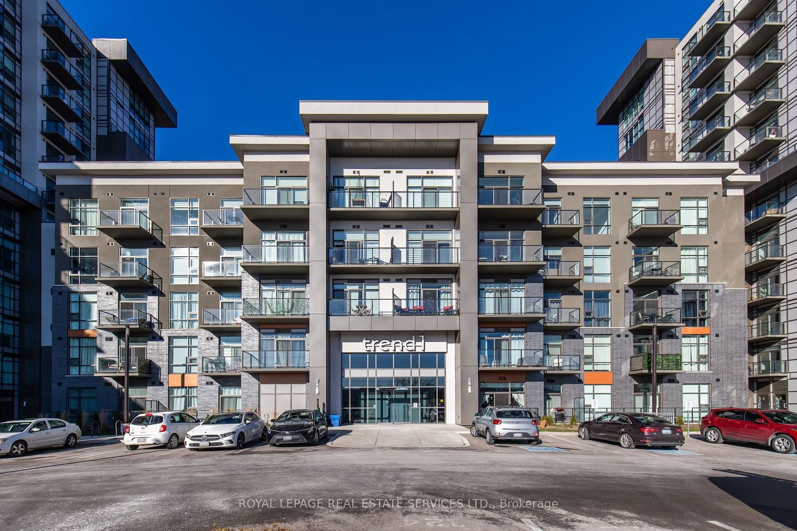 450 Dundas St E, unit 702 for sale