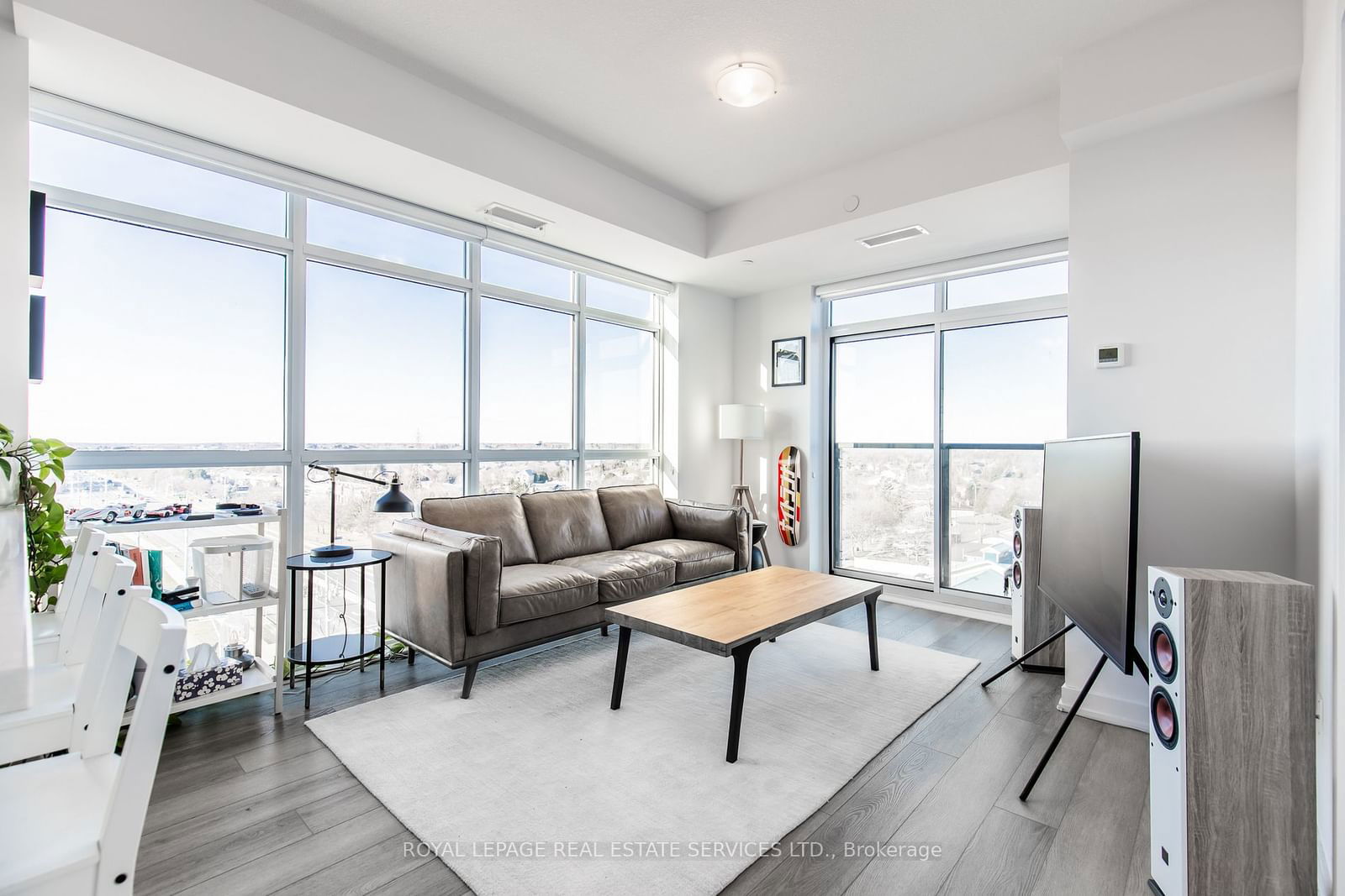 450 DUNDAS St, unit 702 for rent