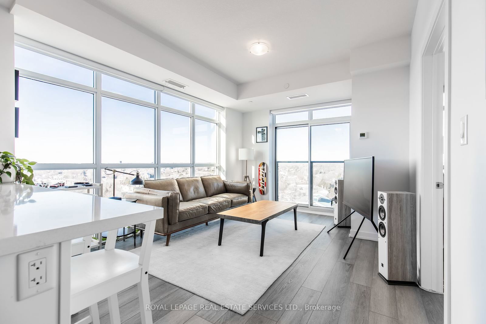 450 DUNDAS St, unit 702 for rent