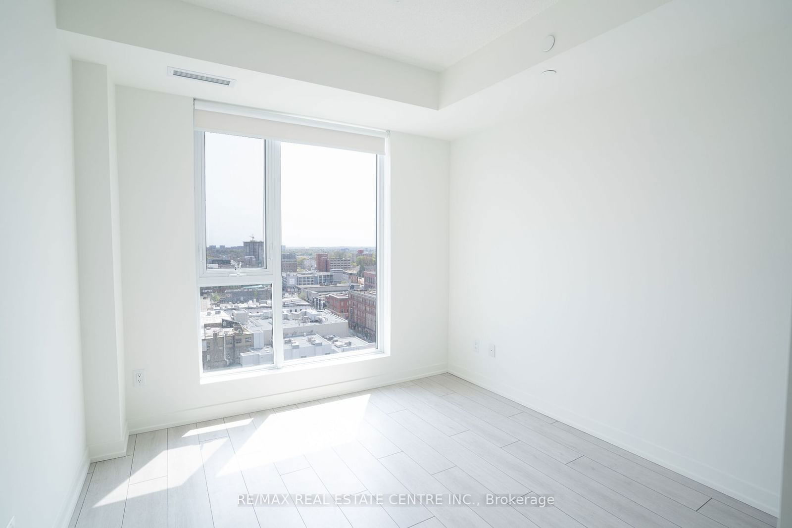 55 Duke St W, unit 1304 for rent