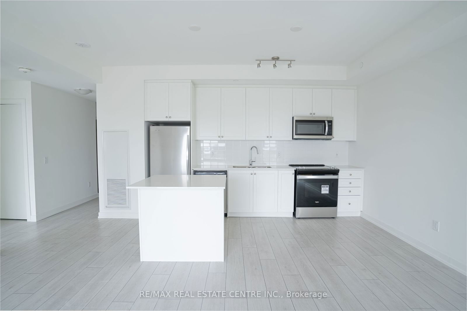 55 Duke St W, unit 1304 for rent