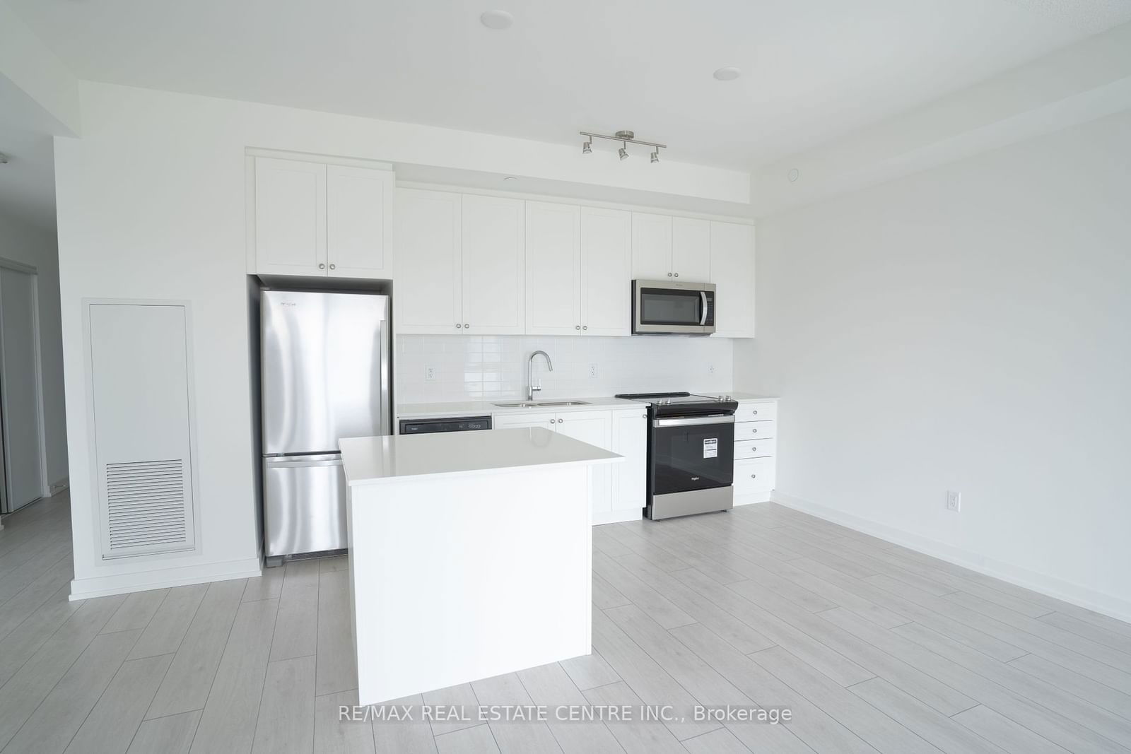 55 Duke St W, unit 1304 for rent