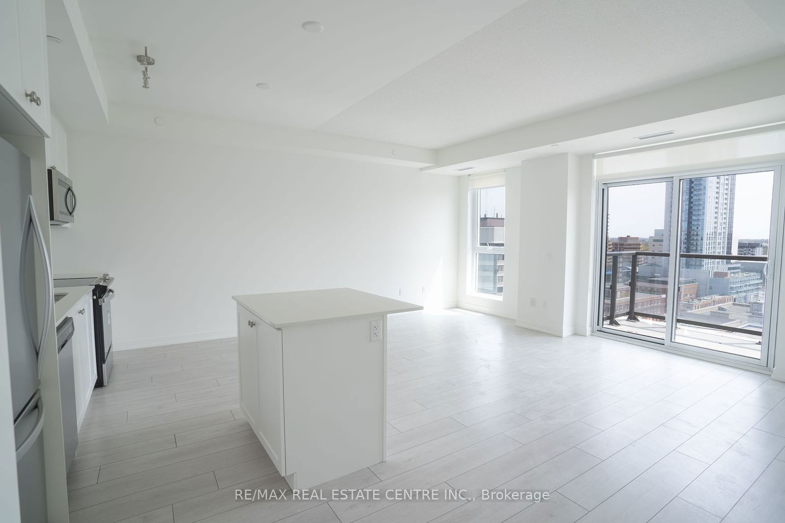 55 Duke St W, unit 1304 for rent