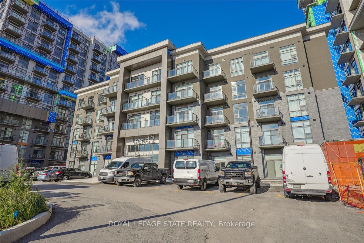 460 Dundas St E, unit 815 for rent