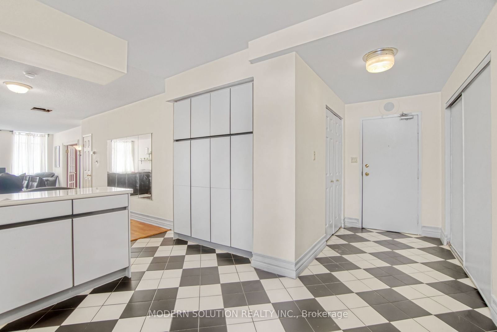 36 James St S, unit 302 for sale