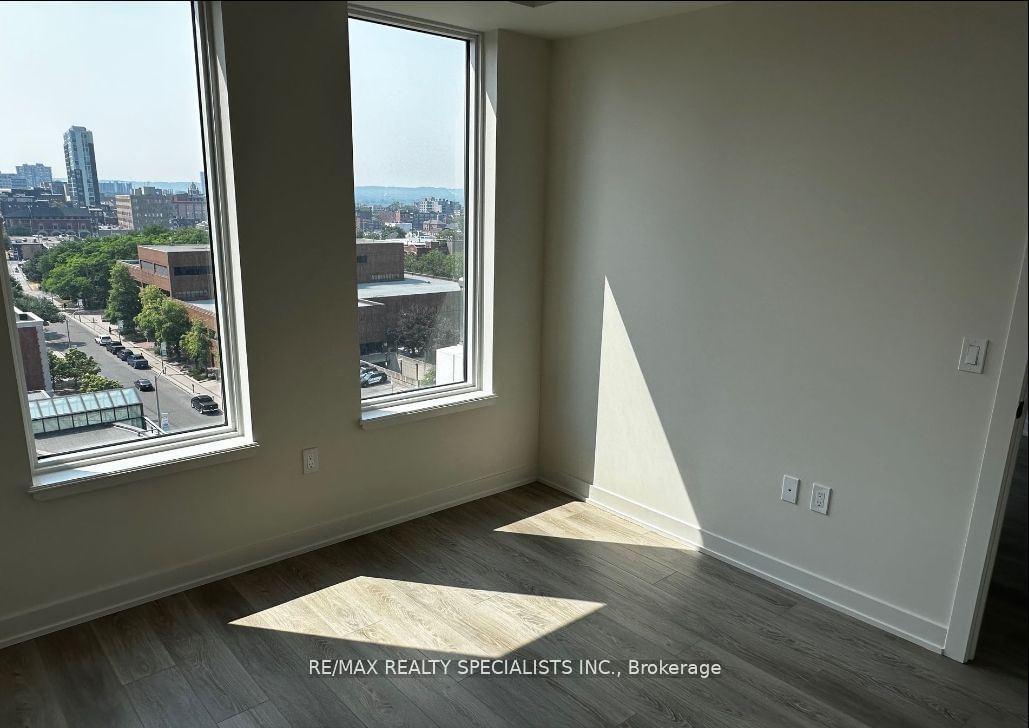 212 King William St, unit 1016 for sale