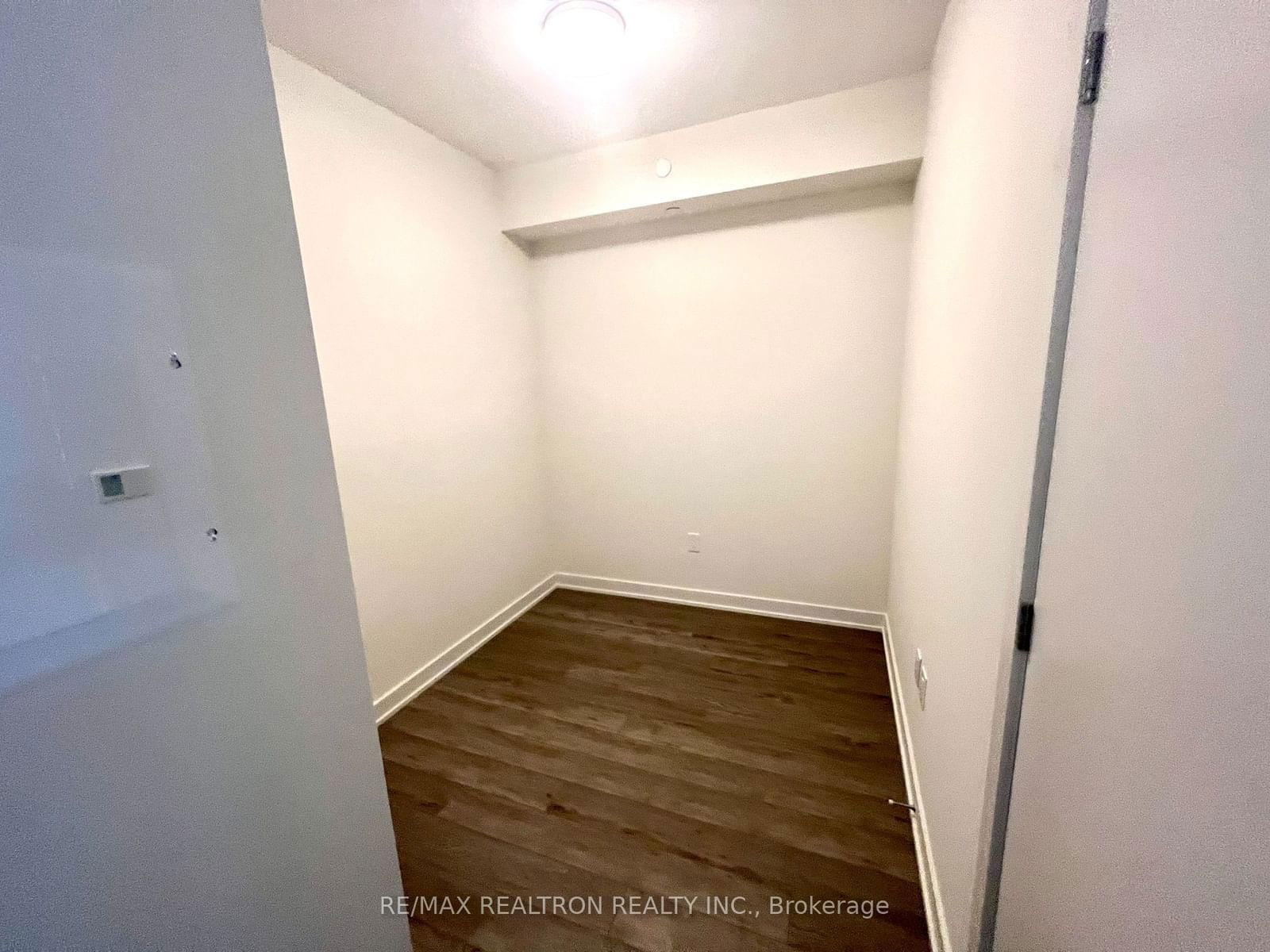 212 King William St, unit 802 for rent