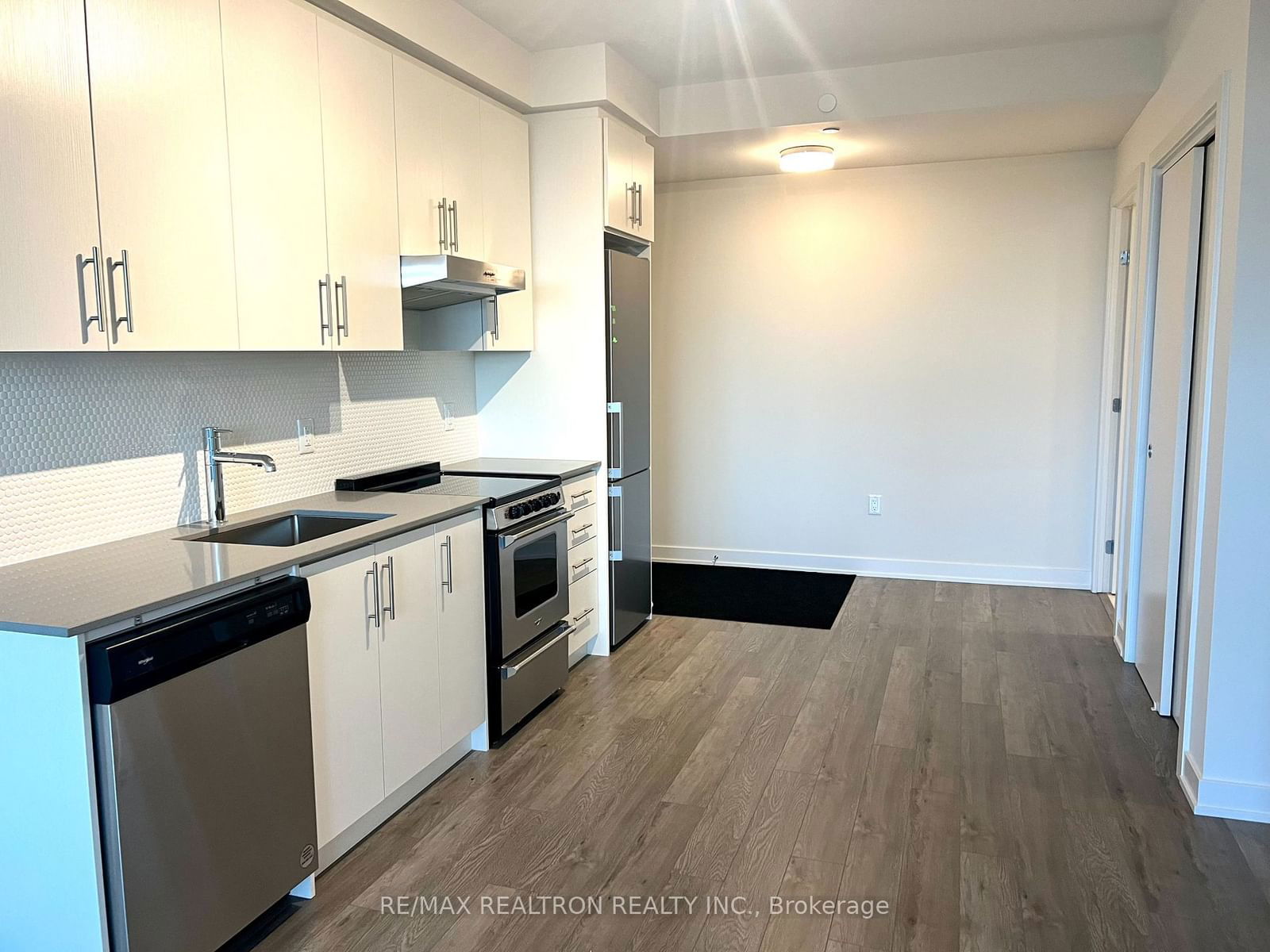 212 King William St, unit 802 for rent