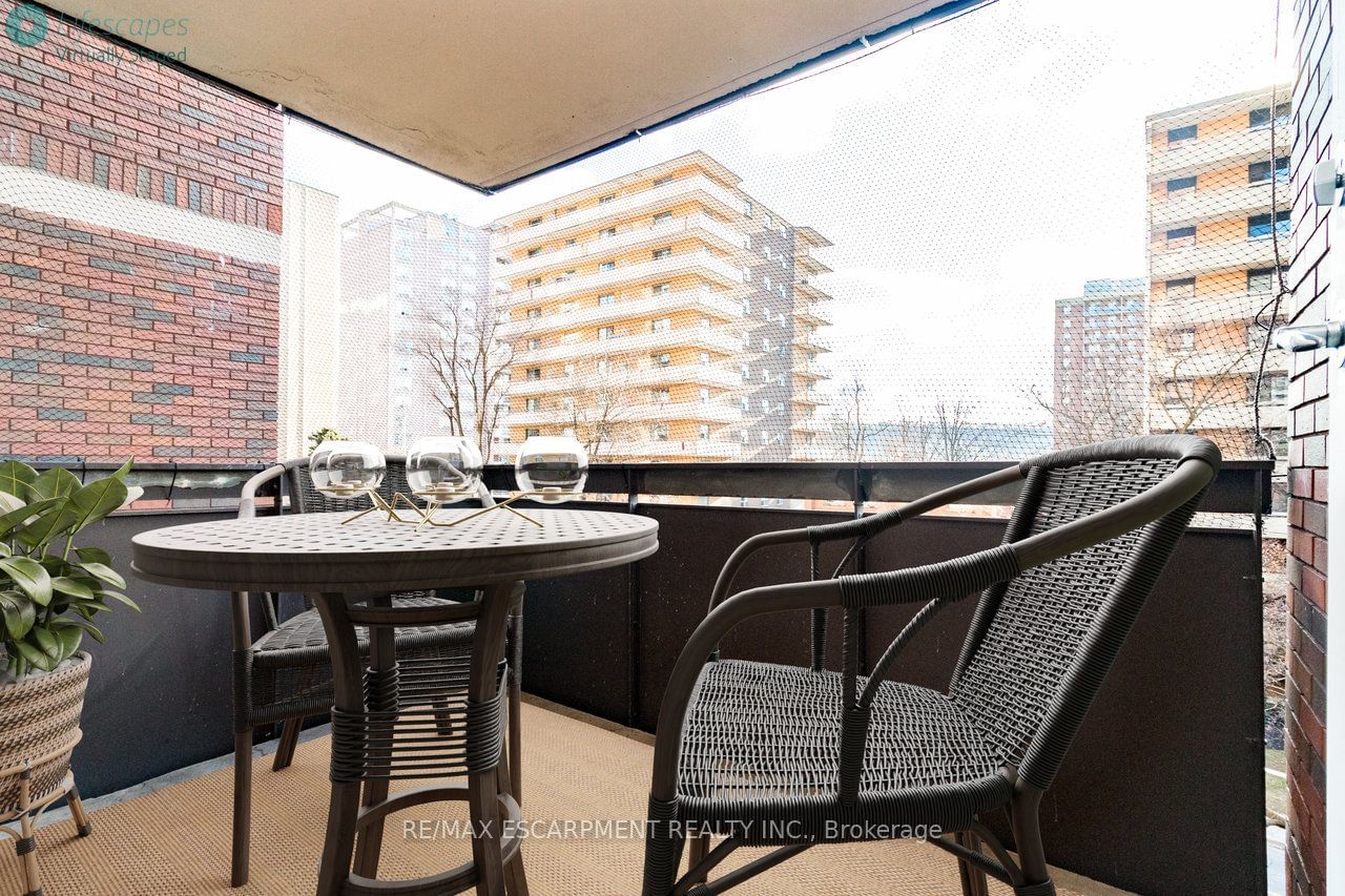 222 Jackson St W, unit 305 for sale