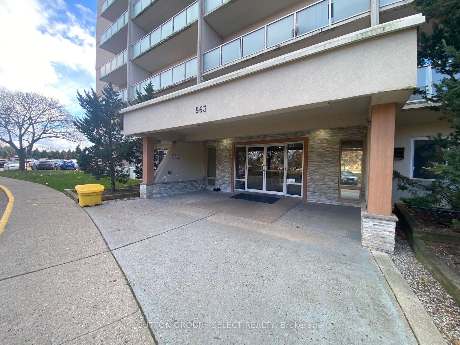 563 Mornington Ave, unit 901 for sale