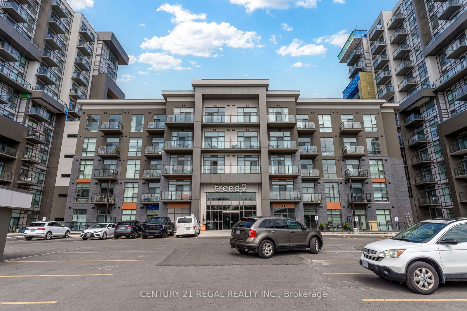 460 Dundas St E, unit 702 for sale