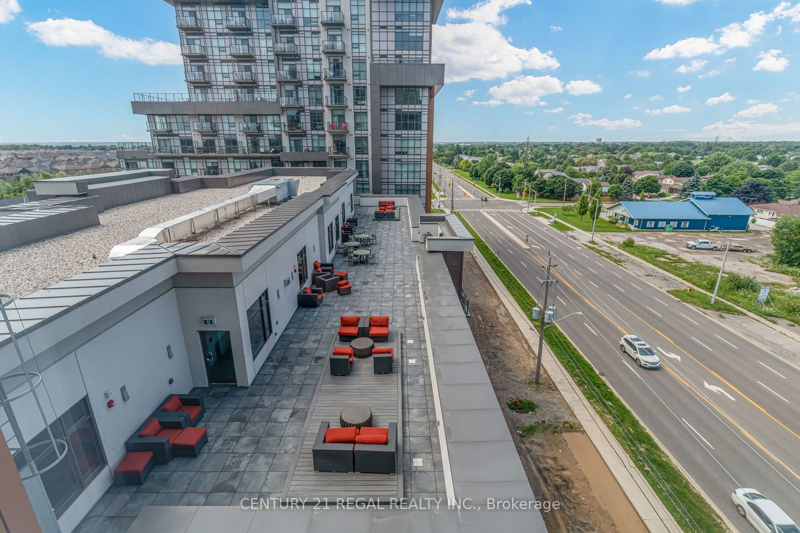 460 Dundas St E, unit 702 for sale