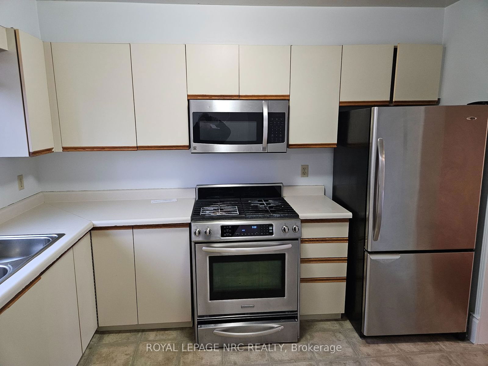 65 Dorchester Blvd, unit 44 for rent