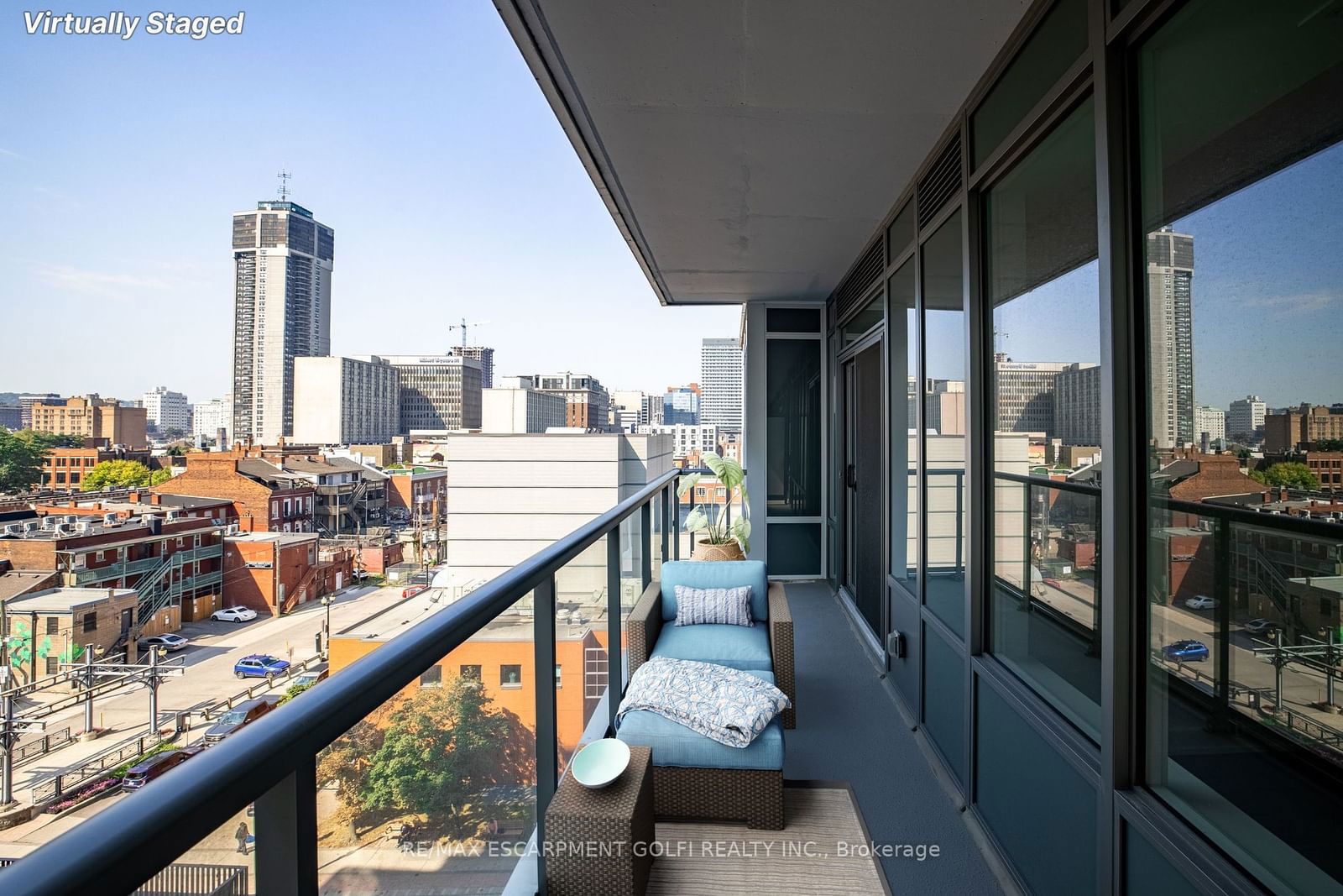 212 King William St, unit 815 for sale