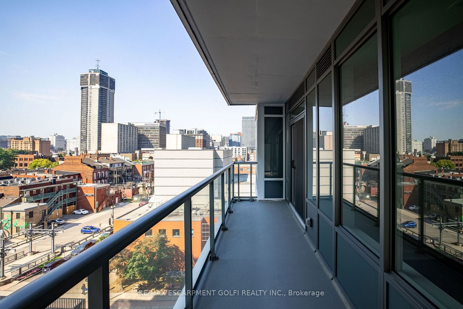 212 King William St, unit 815 for sale