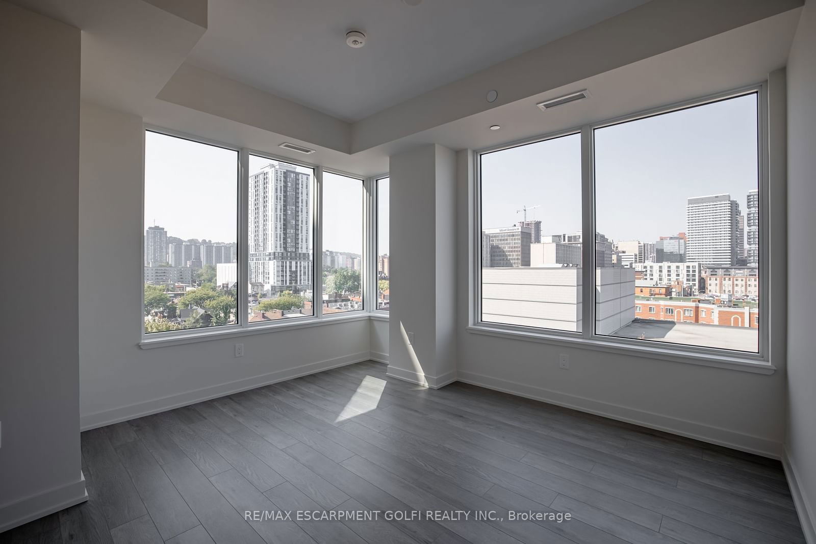 212 King William St, unit 815 for sale