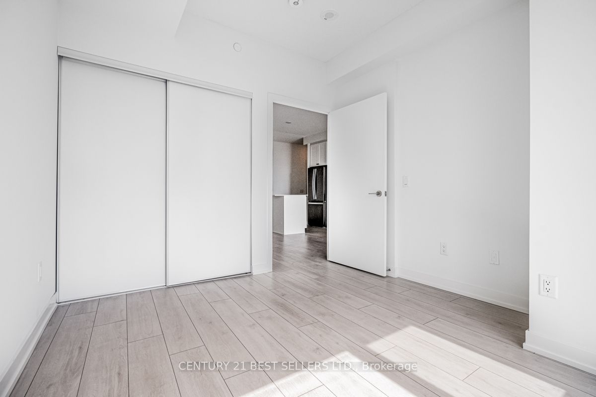 55 Duke St W, unit 2205 for rent