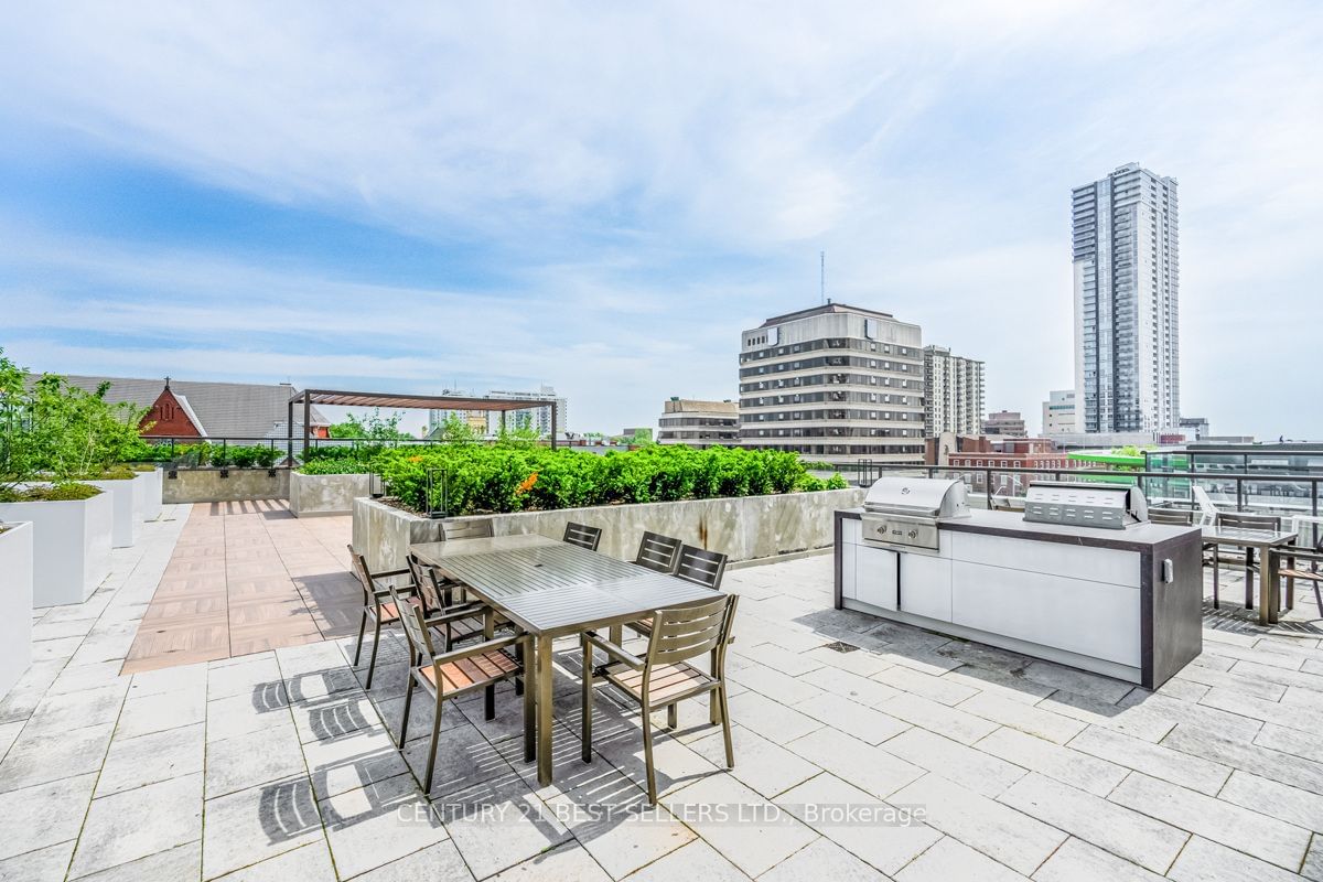 55 Duke St W, unit 2205 for rent