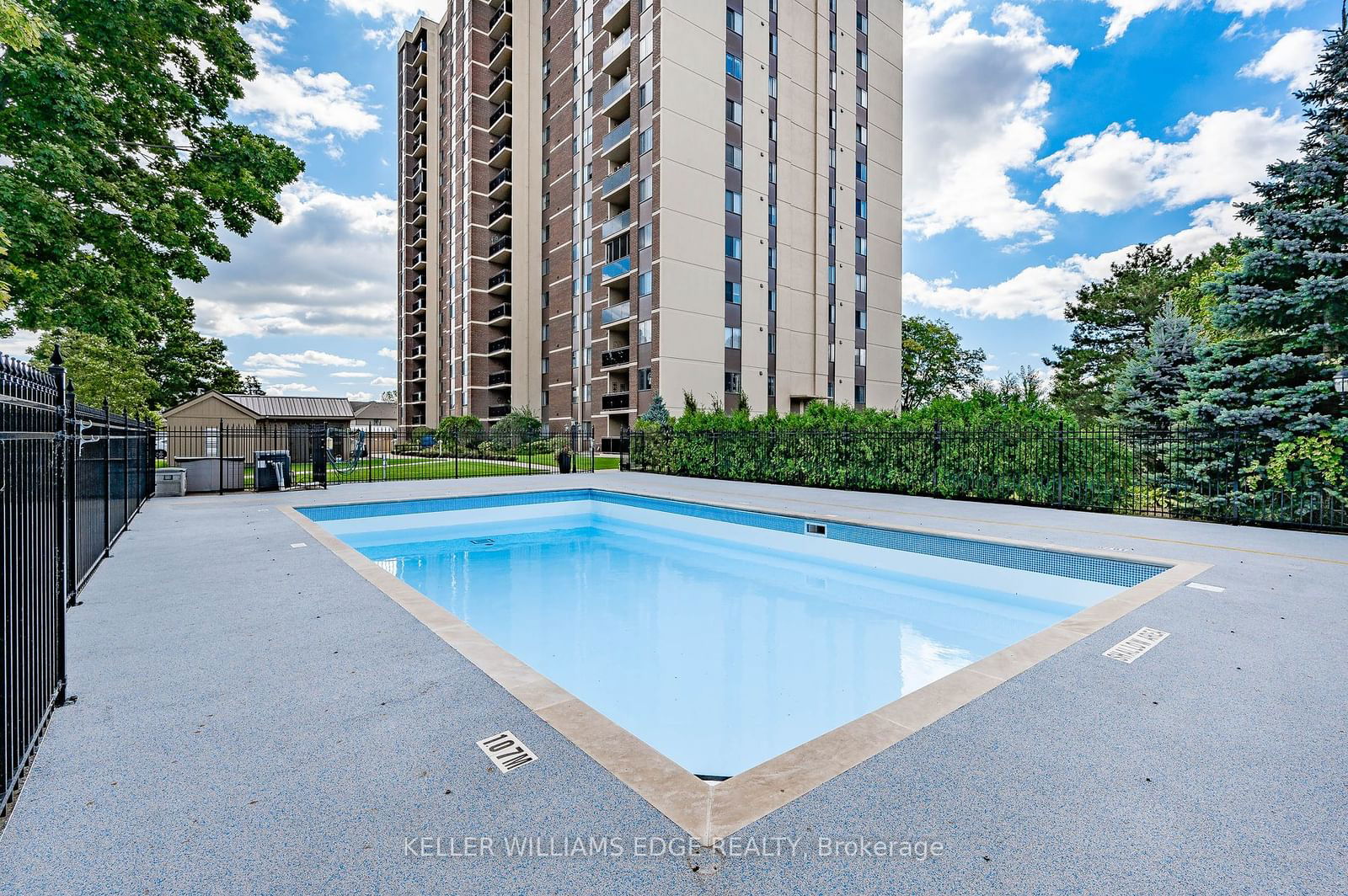 Bayliner 301 Condos, Hamilton, Toronto