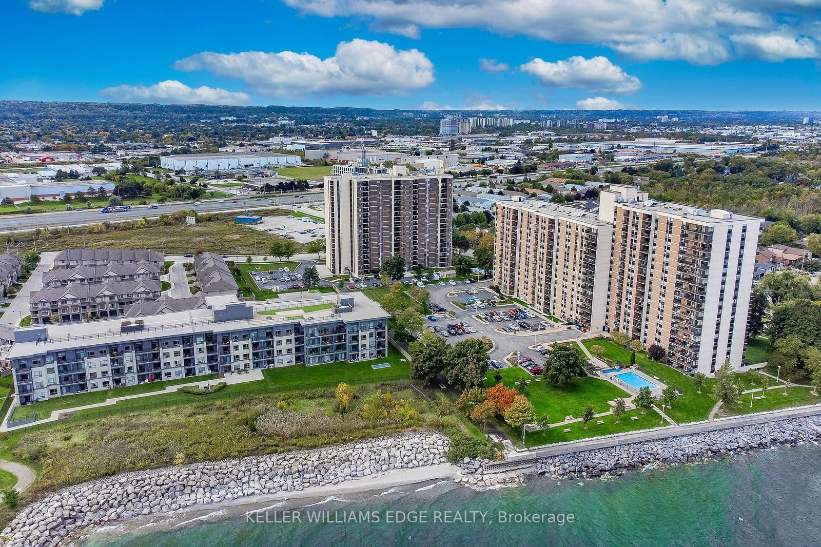 Bayliner 301 Condos, Hamilton, Toronto